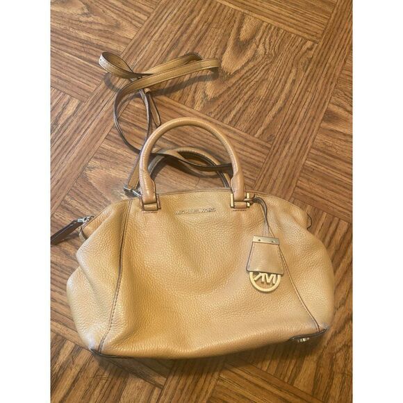 Michael Kors tan shoulder/crossbody strap medium size inside pockets zip up bag - Picture 1 of 10